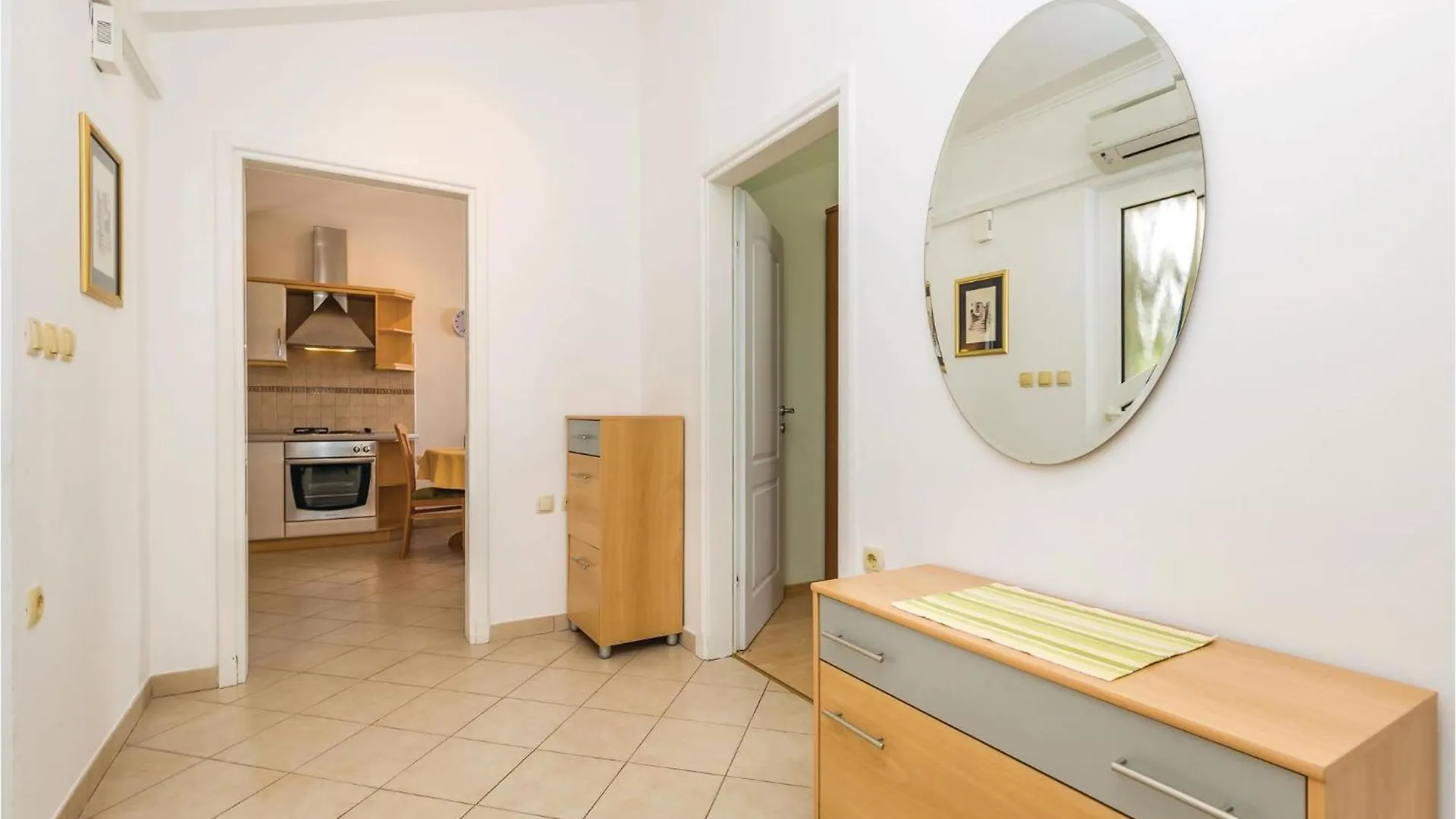 Beautiful Home In Supetarska Draga With Jacuzzi