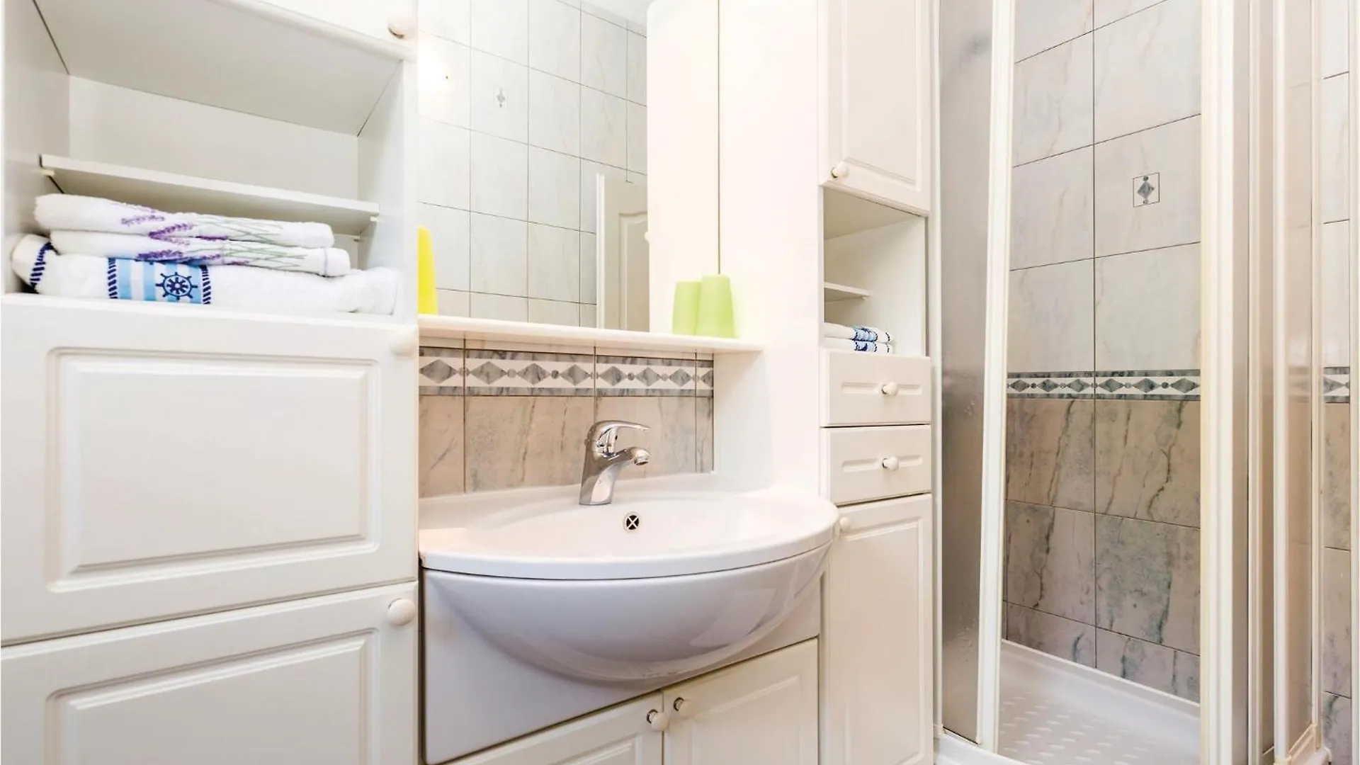 Beautiful Home In Supetarska Draga With Jacuzzi