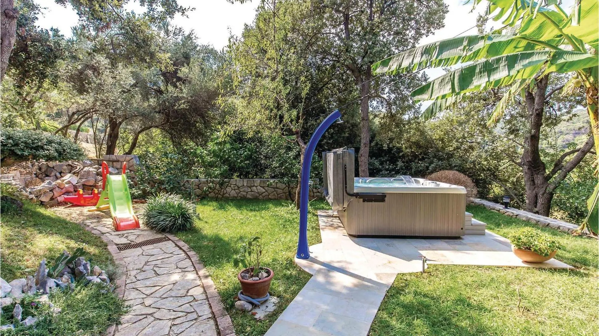 Beautiful Home In Supetarska Draga With Jacuzzi Croatia