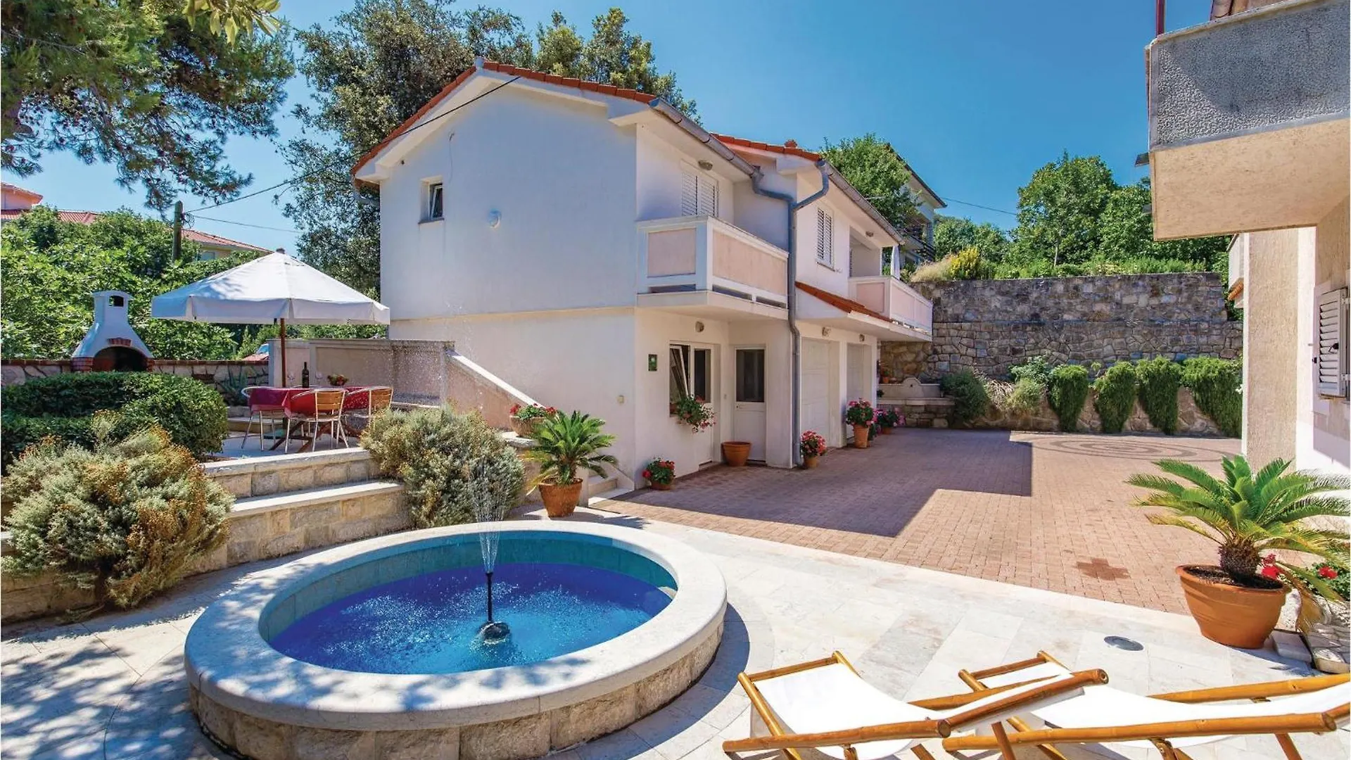 Holiday home Beautiful Home In Supetarska Draga With Jacuzzi