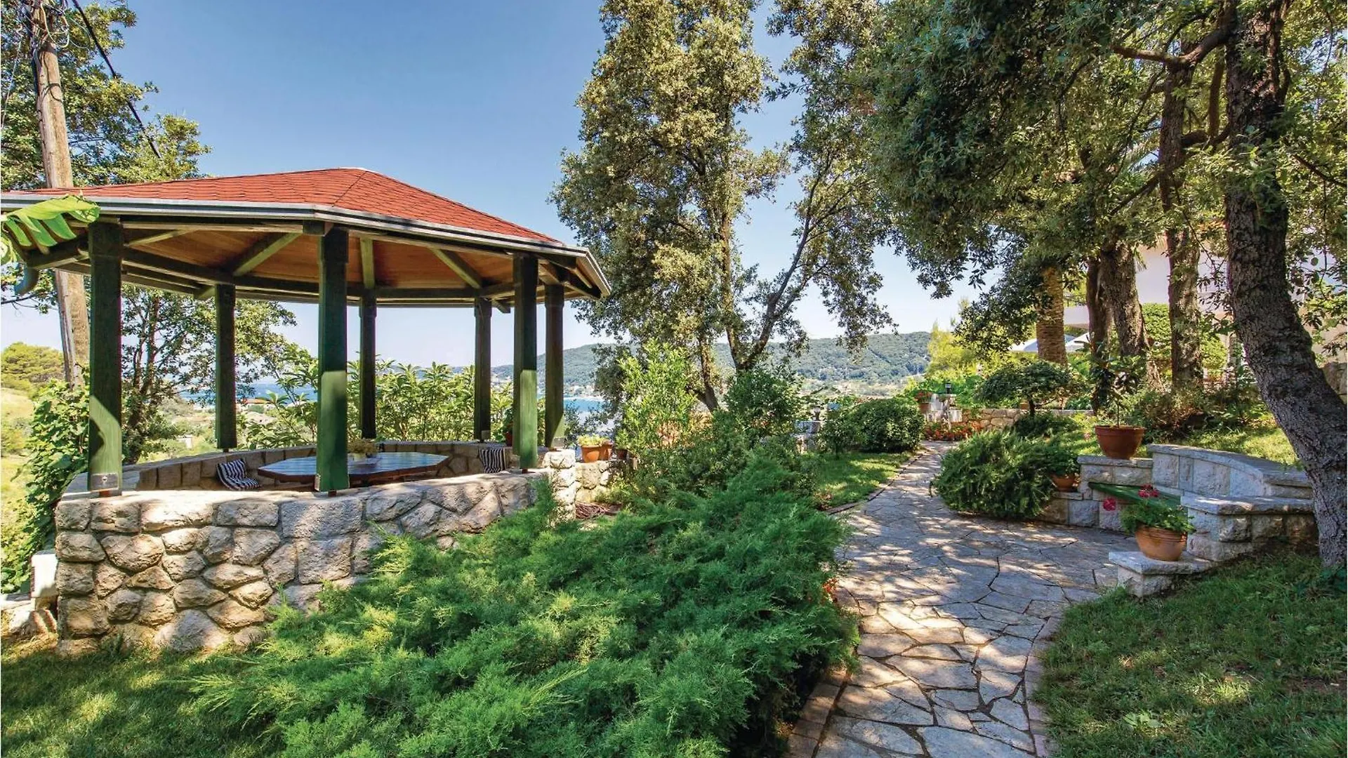 Beautiful Home In Supetarska Draga With Jacuzzi Croatia