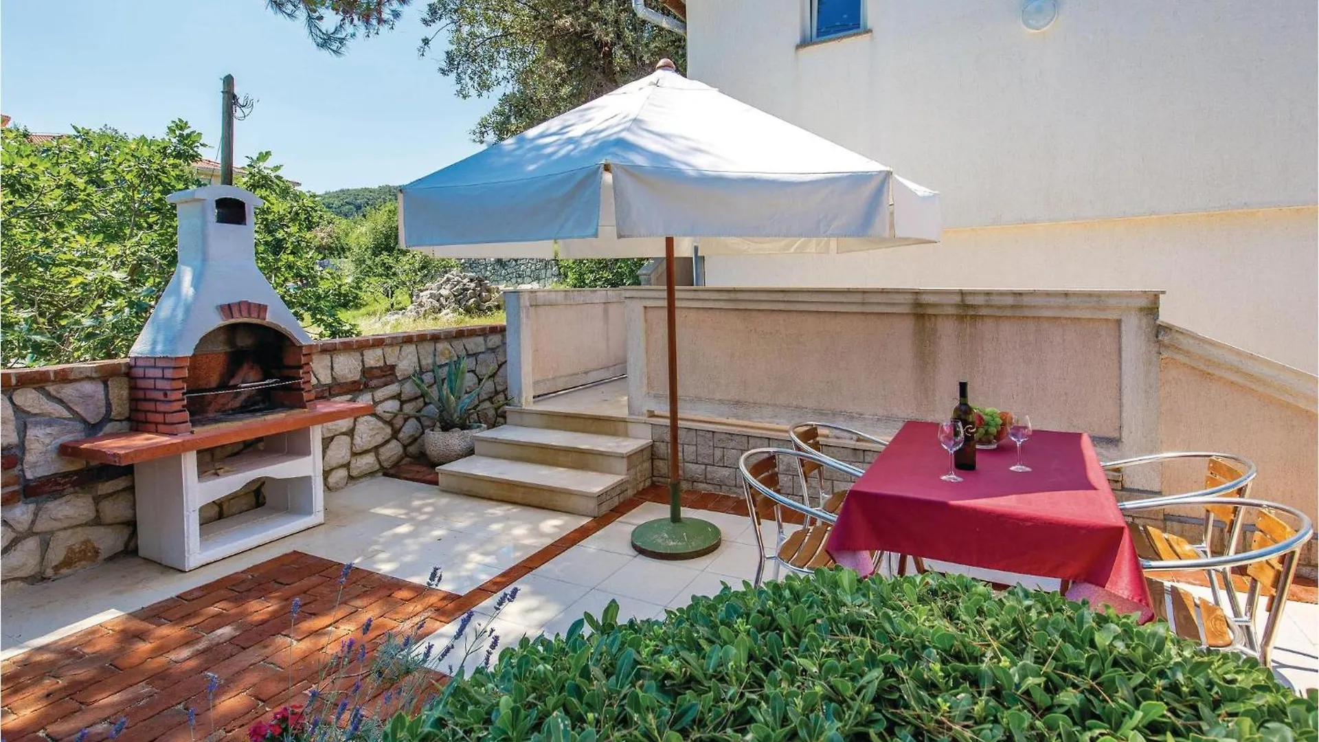 Holiday home Beautiful Home In Supetarska Draga With Jacuzzi