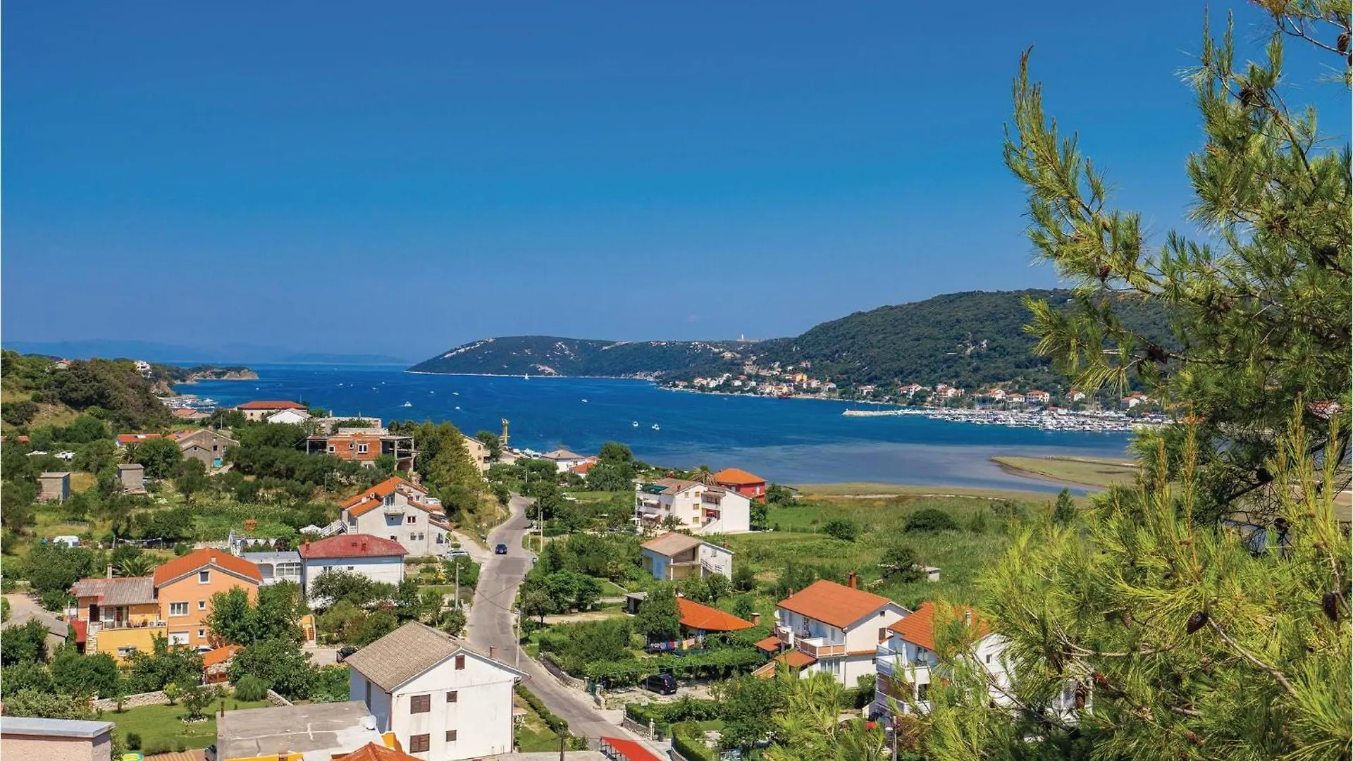 Beautiful Home In Supetarska Draga With Jacuzzi
